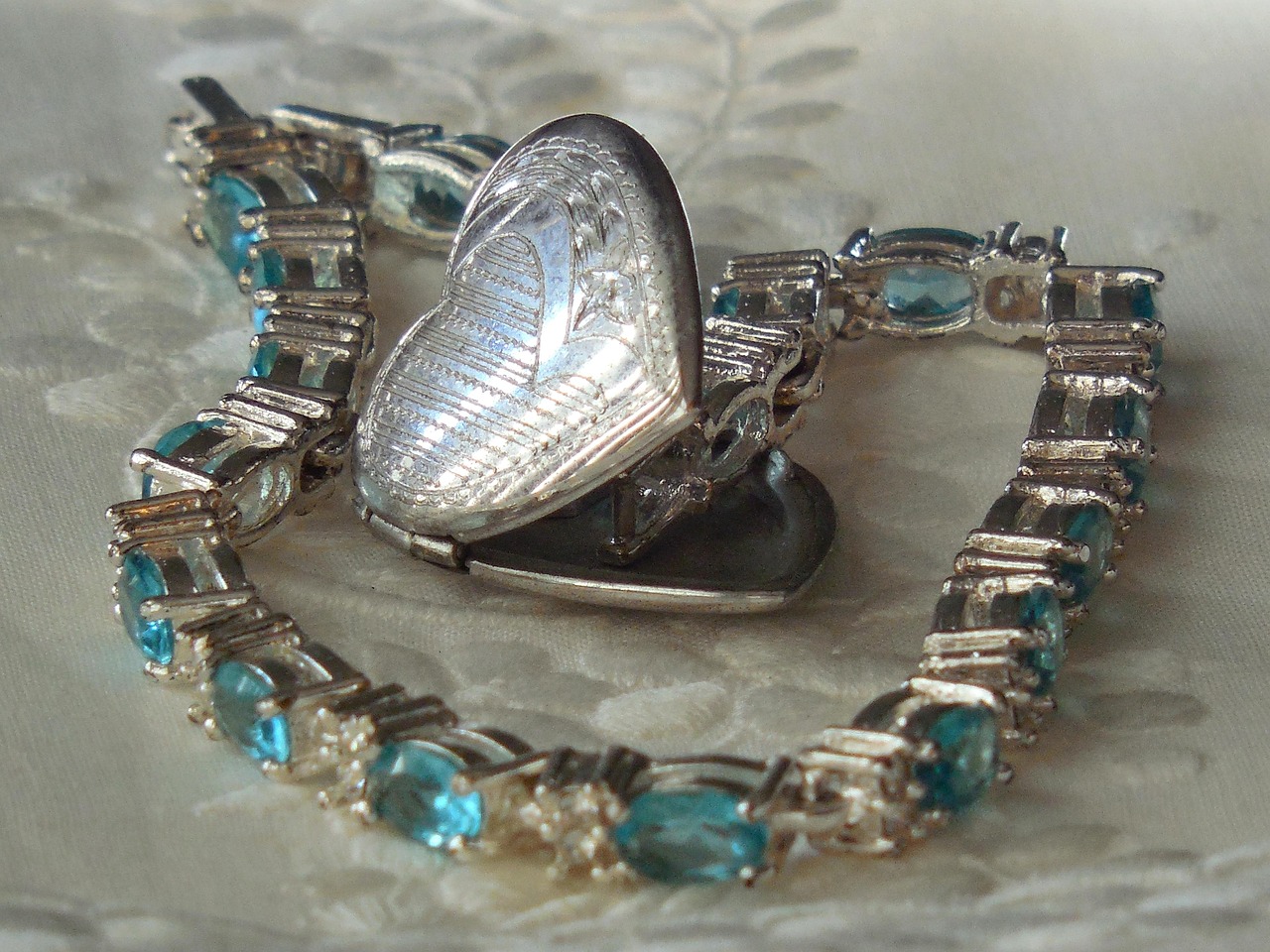 最新款白金項鏈圖片，時尚與優(yōu)雅的完美融合展現風采