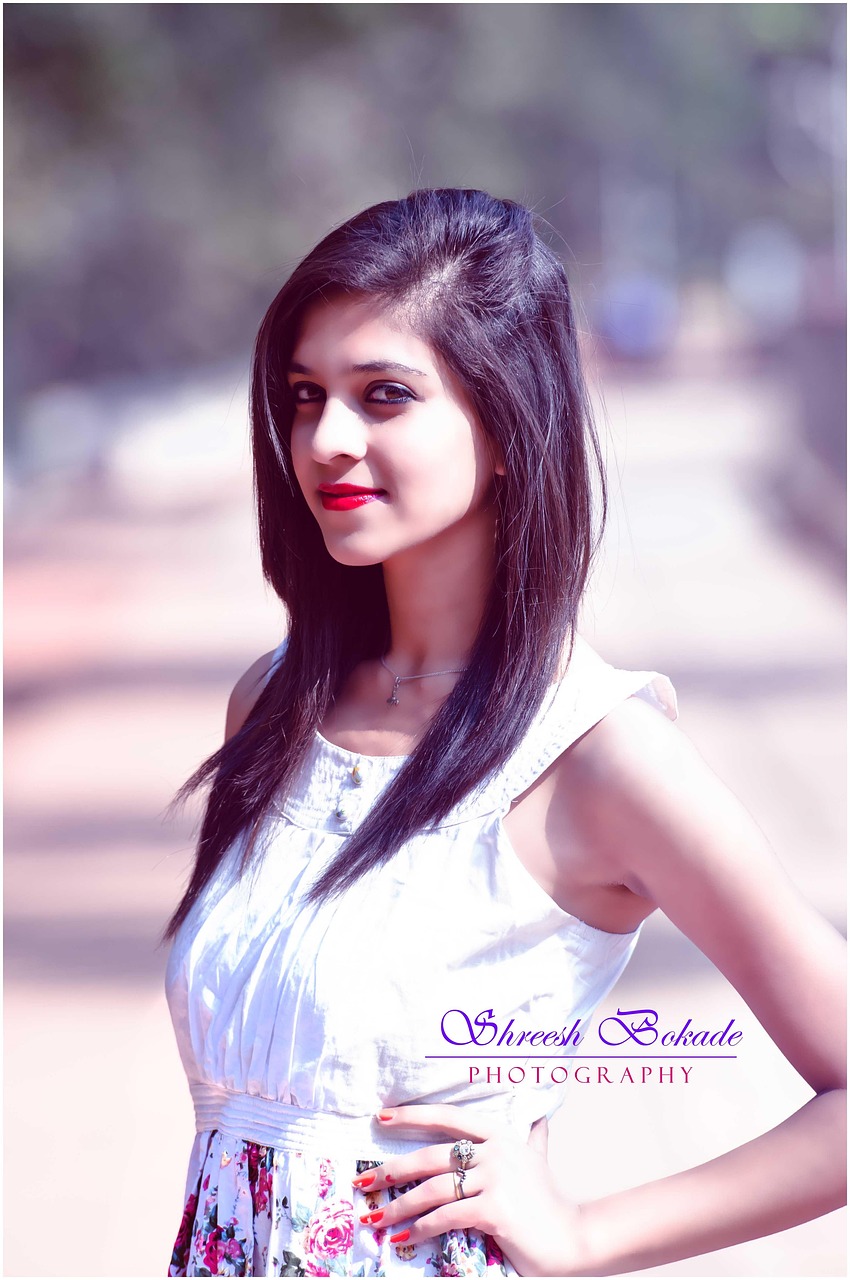 迪麗熱巴在時(shí)尚芭莎中的璀璨風(fēng)采，星光下的時(shí)尚引領(lǐng)者