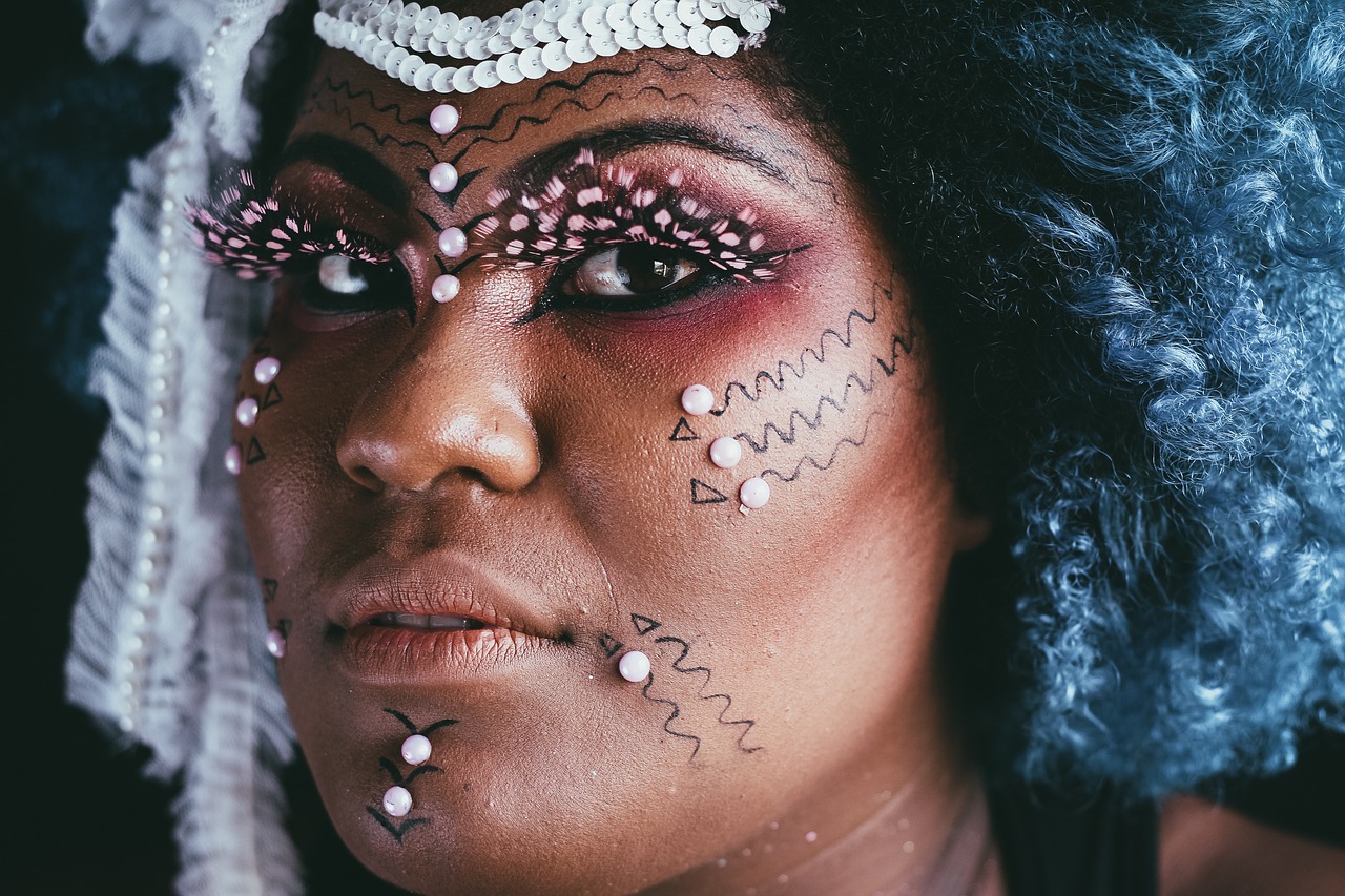 最新舞臺(tái)妝時(shí)尚潮流引領(lǐng)者，舞臺(tái)藝術(shù)妝容技巧全解析